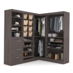 خزانة ملابس